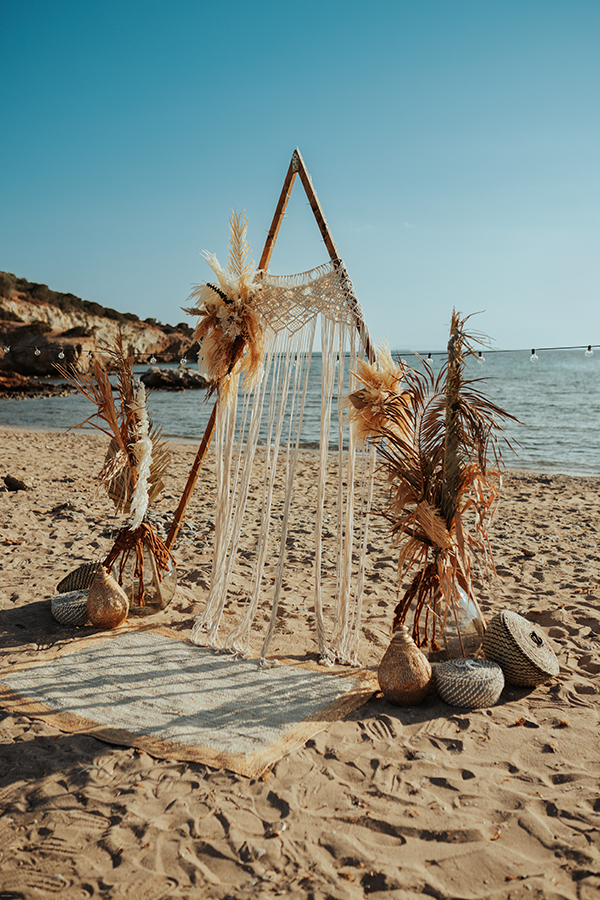 spring-wedding-on-the-beach-anavyssos-bohemian-flair_07
