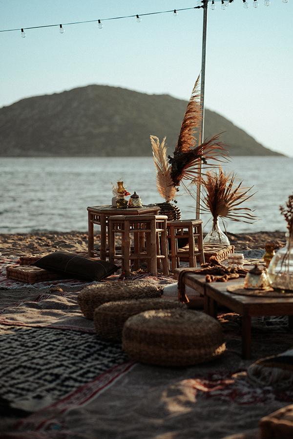 spring-wedding-on-the-beach-anavyssos-bohemian-flair_08