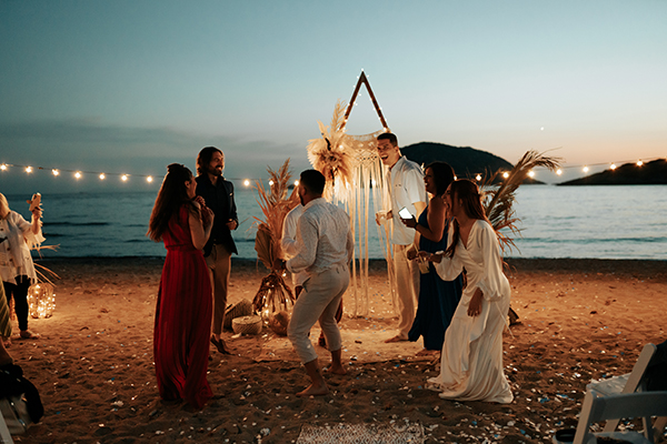 spring-wedding-on-the-beach-anavyssos-bohemian-flair_19