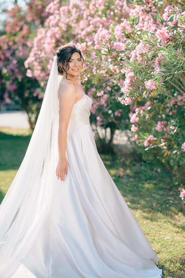 summer-wedding-lesvos-white-hydrangeas-pink-roses_04