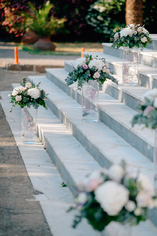 summer-wedding-lesvos-white-hydrangeas-pink-roses_08