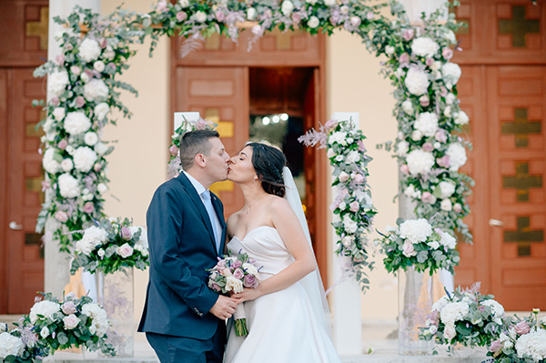 summer-wedding-lesvos-white-hydrangeas-pink-roses_17z