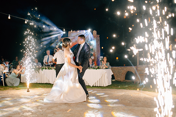 summer-wedding-lesvos-white-hydrangeas-pink-roses_23