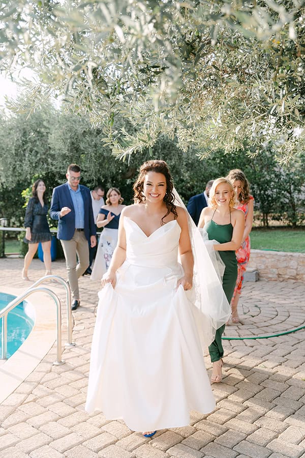 autum-wedding-ktima-kleopatra-white-light-blue-flowers_11