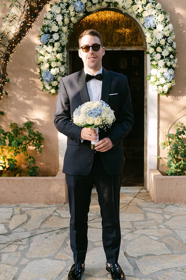 autum-wedding-ktima-kleopatra-white-light-blue-flowers_18