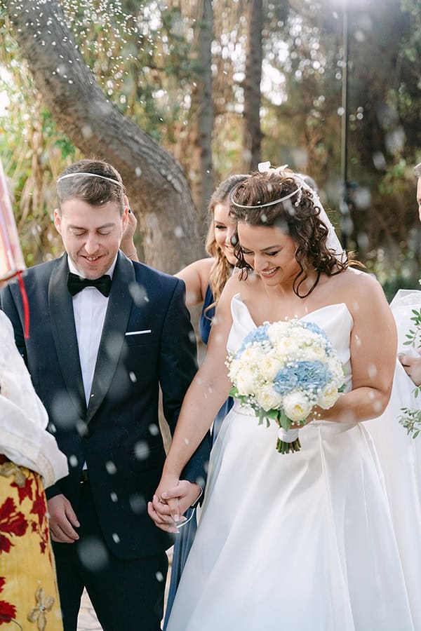 autum-wedding-ktima-kleopatra-white-light-blue-flowers_22