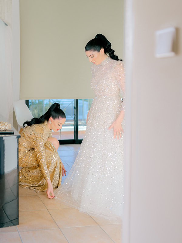 chi-winter-wedding-nicosia-red-roses_05