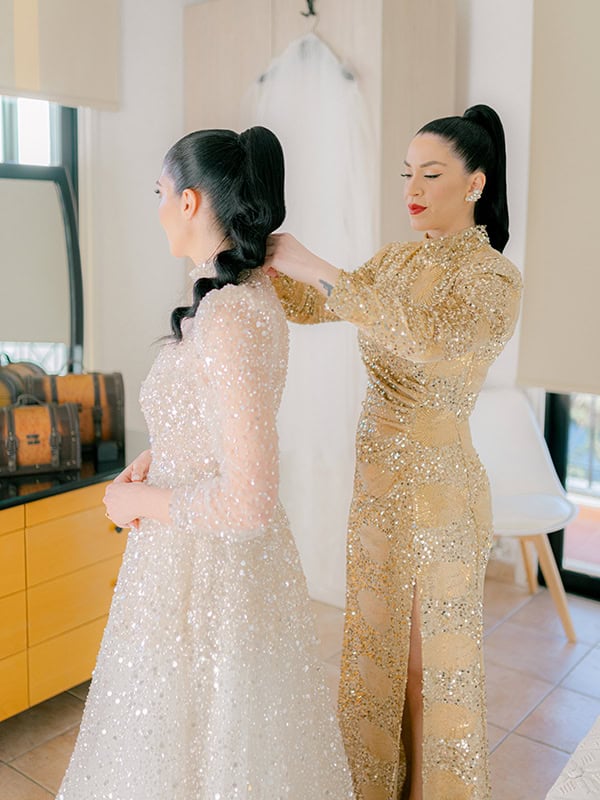 chi-winter-wedding-nicosia-red-roses_05x