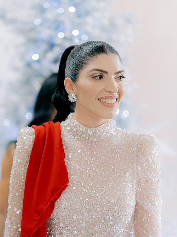 chi-winter-wedding-nicosia-red-roses_06