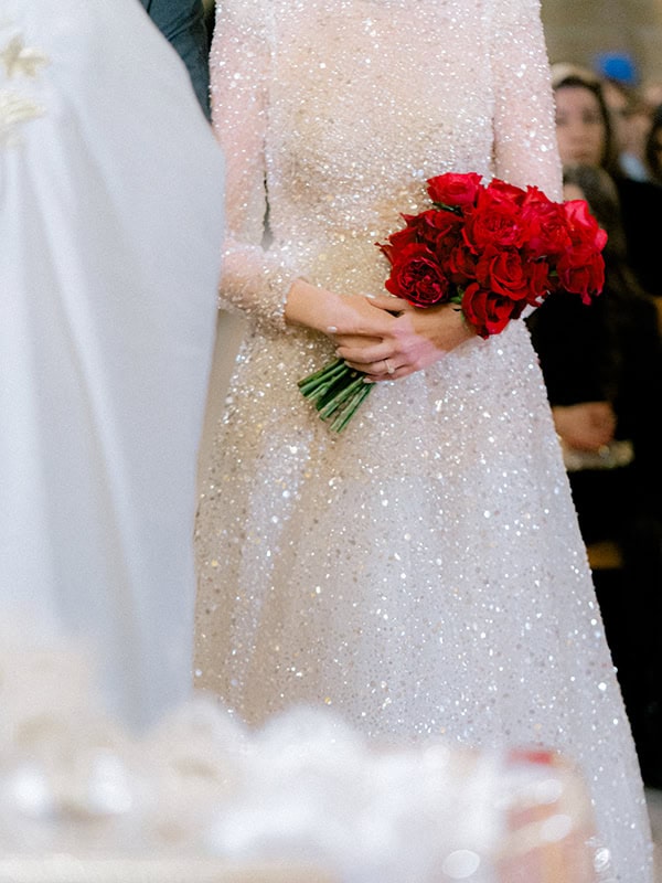 chi-winter-wedding-nicosia-red-roses_11x