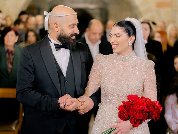 chi-winter-wedding-nicosia-red-roses_13