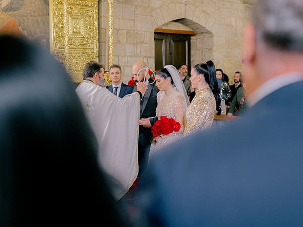 chi-winter-wedding-nicosia-red-roses_14
