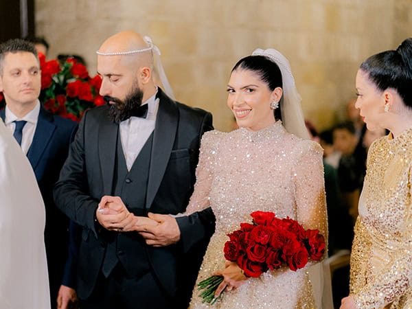 chi-winter-wedding-nicosia-red-roses_14x