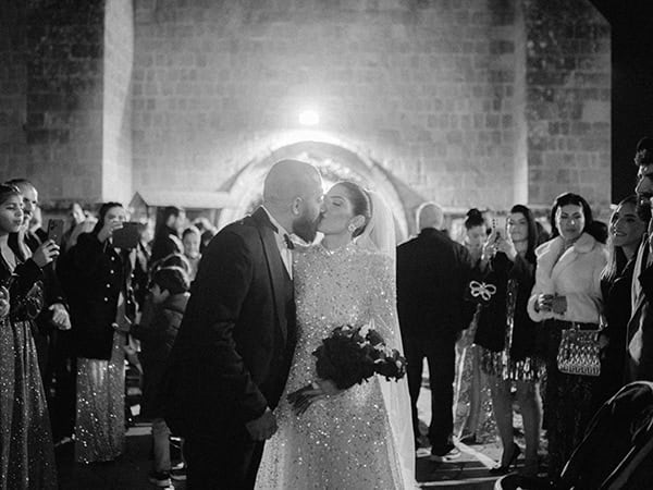 chi-winter-wedding-nicosia-red-roses_15