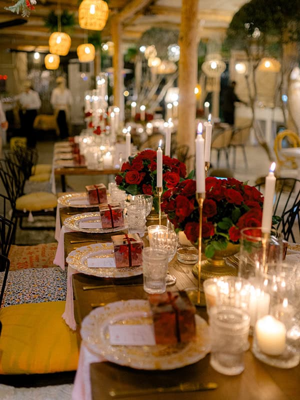 chi-winter-wedding-nicosia-red-roses_18