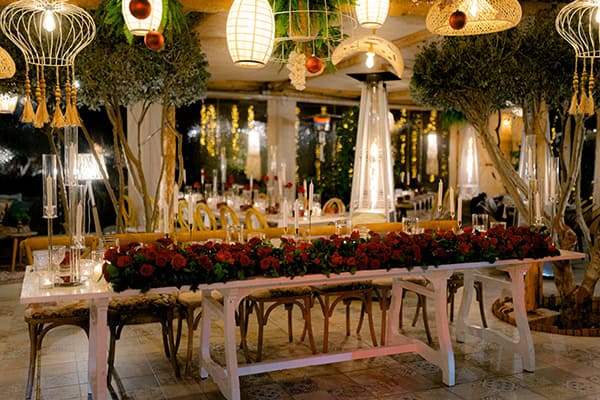 chi-winter-wedding-nicosia-red-roses_19