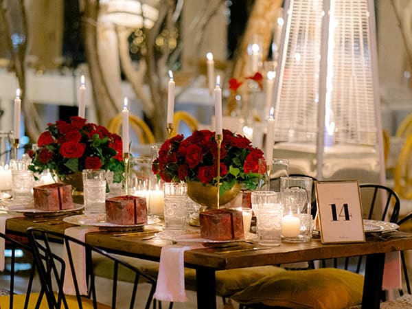 chi-winter-wedding-nicosia-red-roses_20