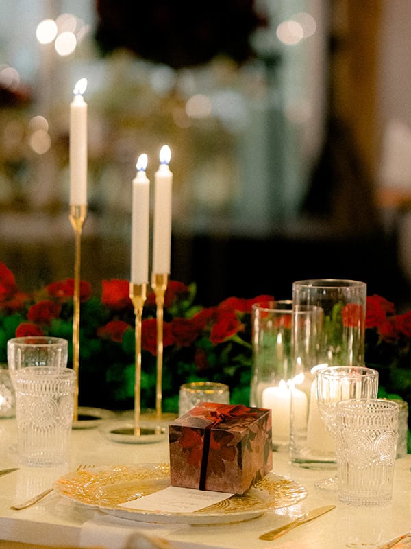 chi-winter-wedding-nicosia-red-roses_22