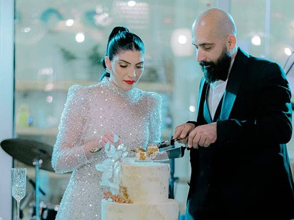 chi-winter-wedding-nicosia-red-roses_24