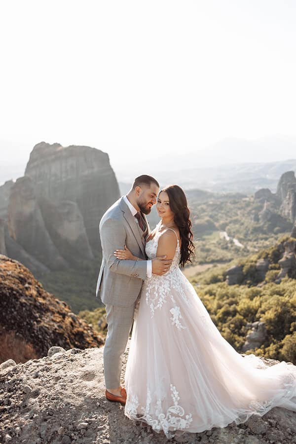 chic-summer-wedding-principal-hall-white-roses_01