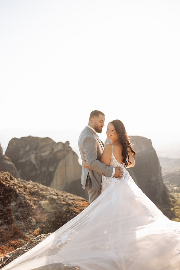 chic-summer-wedding-principal-hall-white-roses_04