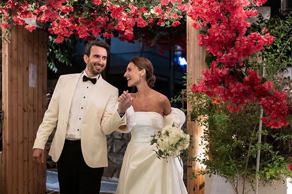 Φθινοπωρινός γάμος στη Ρόδο με λευκά λουλούδια | Ευγενία & Χρήστος Φθινοπωρινός γάμος στη Ρόδο με λευκά λουλούδια | Ευγενία & Χρήστος