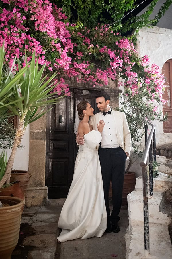 fall-wedding-rhodes-white-flowers_02