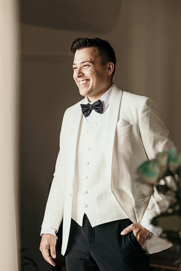 lovely-summer-wedding-evia-baby-blue-hydrangeas_06