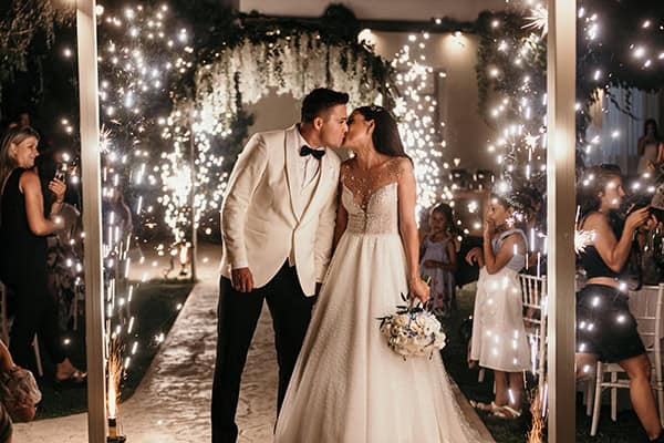 lovely-summer-wedding-evia-baby-blue-hydrangeas_13