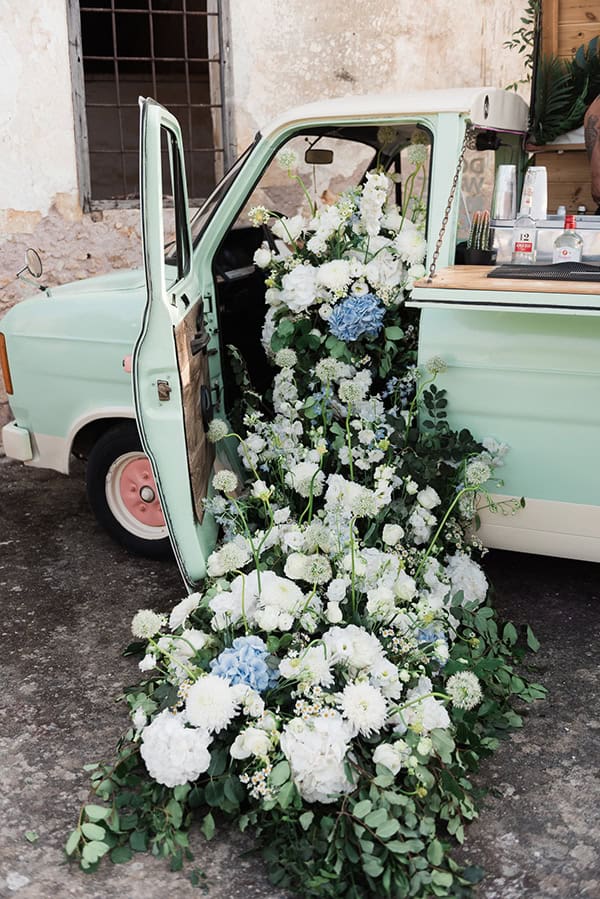 mmer-destination-weddin-sea-view-by-en-kipo-white-flowers_02x