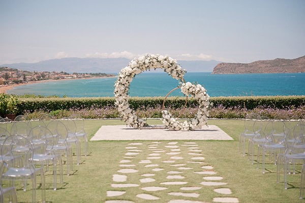 mmer-destination-weddin-sea-view-by-en-kipo-white-flowers_04y