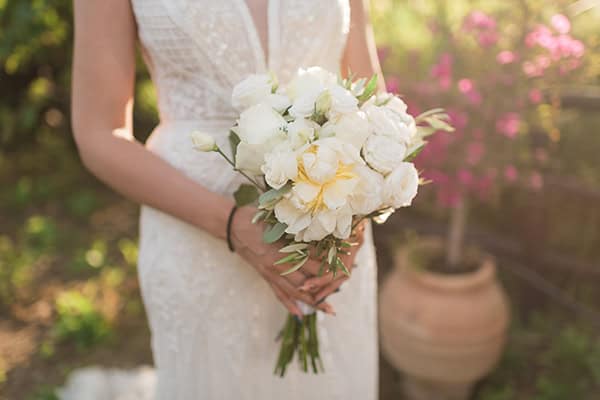 mmer-destination-weddin-sea-view-by-en-kipo-white-flowers_04z