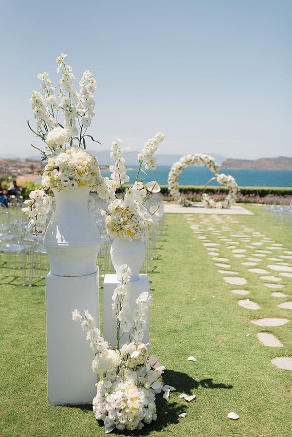 mmer-destination-weddin-sea-view-by-en-kipo-white-flowers_05y