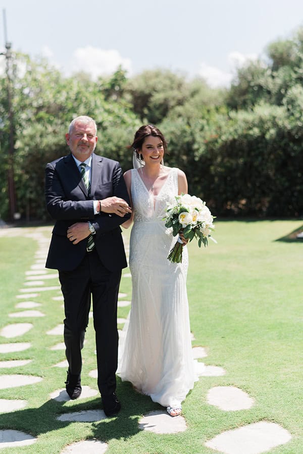 mmer-destination-weddin-sea-view-by-en-kipo-white-flowers_06u
