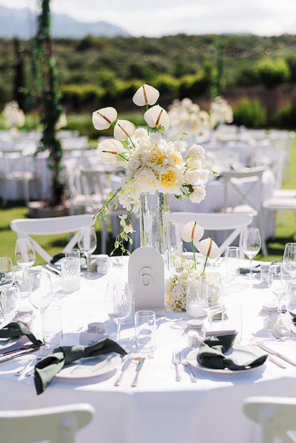 mmer-destination-weddin-sea-view-by-en-kipo-white-flowers_10x