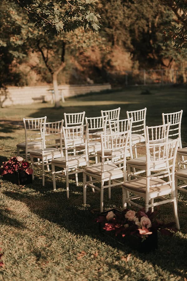 modern-fall-wedding-burgundy-black-hues_04