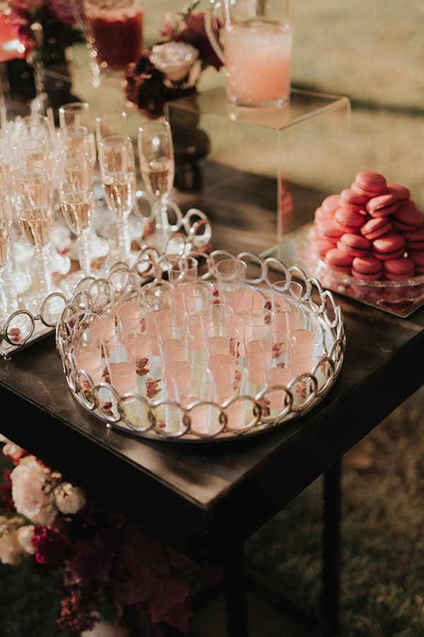 modern-fall-wedding-burgundy-black-hues_06