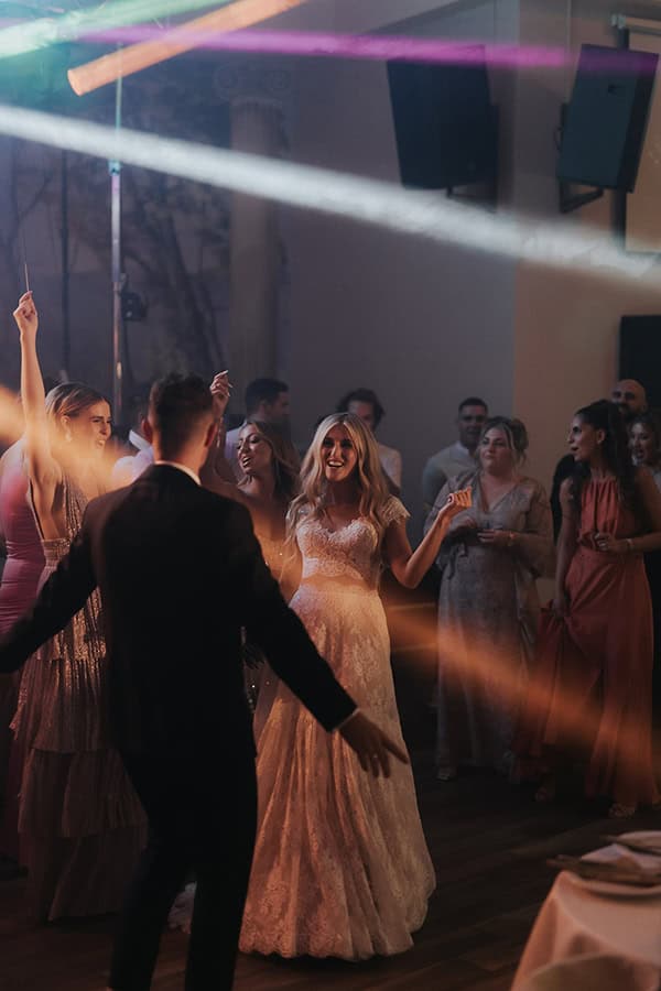 modern-fall-wedding-burgundy-black-hues_19