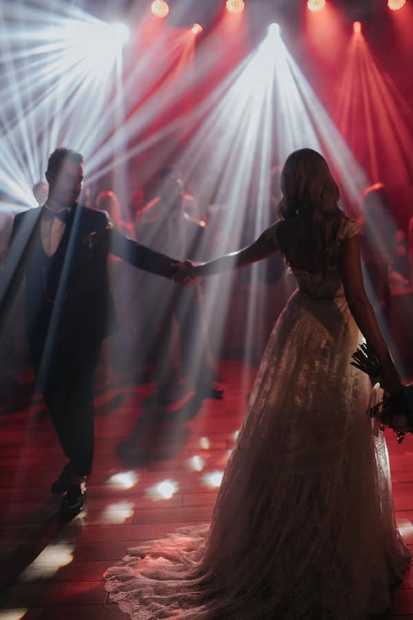 modern-fall-wedding-burgundy-black-hues_20