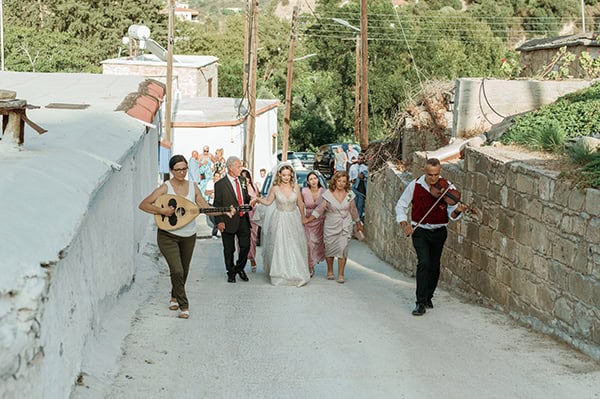 romantic-fall-wedding-evgenios-hills-colorful-flowers_11