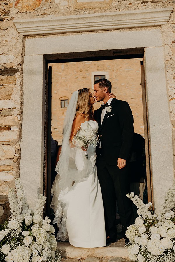 romantic-fall-wedding-naxos-white-flowers_01