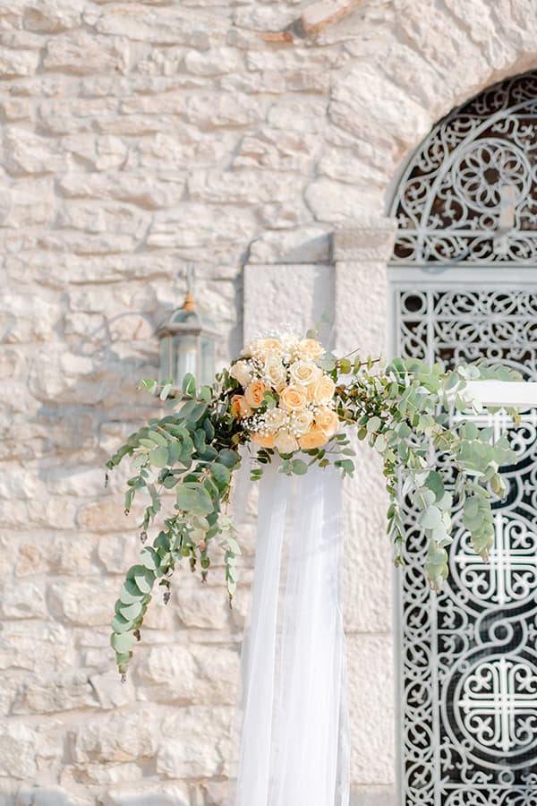 romantic-summer-wedding-pale-peach-roses_07x