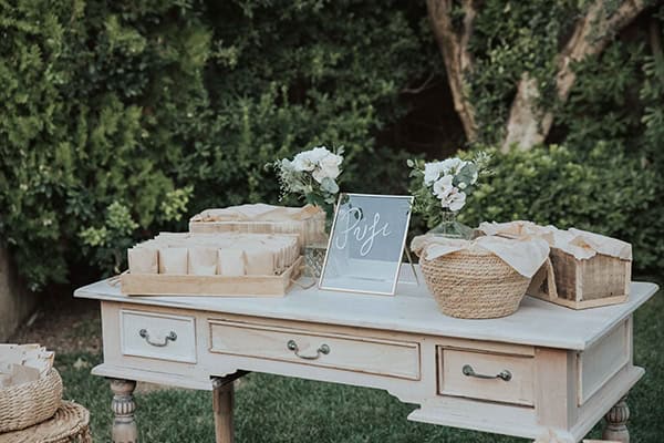 romantic-vintage-wedding-athens-pastel-hues_09x