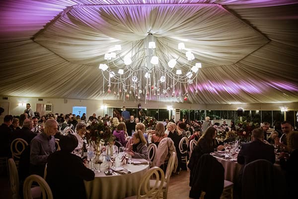 romantic-winter-wedding-red-roses_19