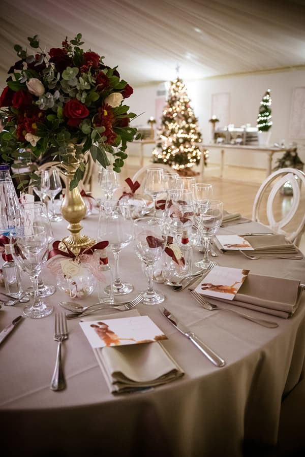 romantic-winter-wedding-red-roses_20x