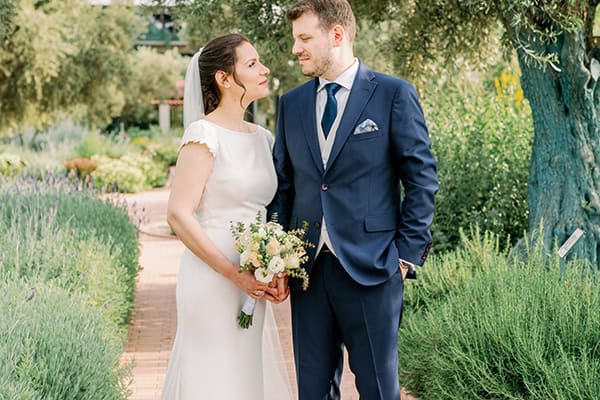 Ρομαντικός ανοιξιάτικος γάμος στο Κρωπίας Γη με παστέλ αποχρώσεις | Δάφνη & Σάκης