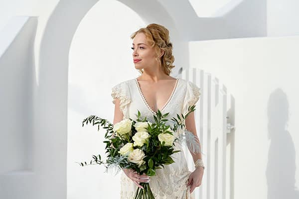 styled-shoot-santorini-white-flowers_03x