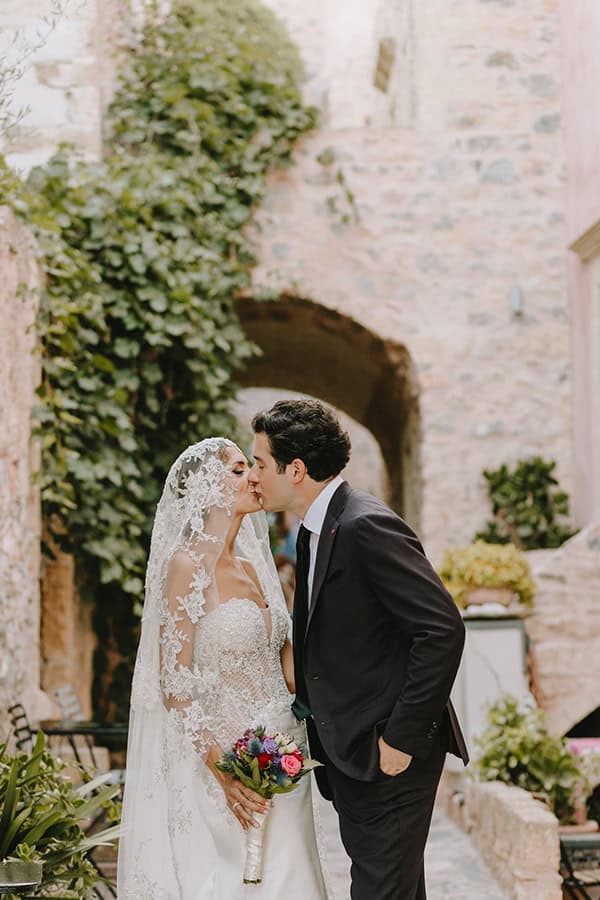 summer-wedding-ktima-petra-colorful-flowers_03