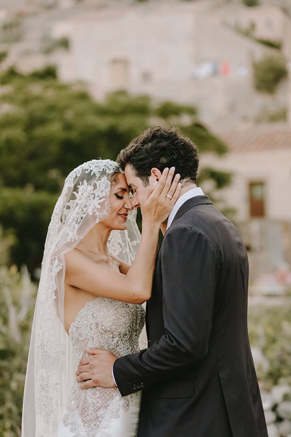summer-wedding-ktima-petra-colorful-flowers_04