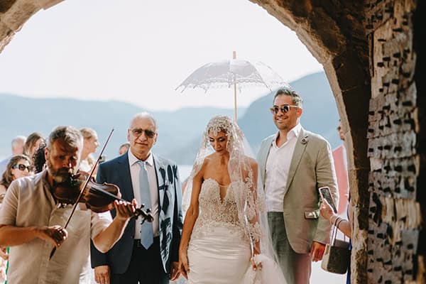 summer-wedding-ktima-petra-colorful-flowers_14z